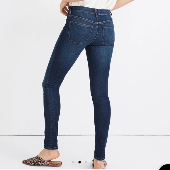 Madewell Petite 8" Skinny Jeans in Greendale Wash - Picture 4 of 14